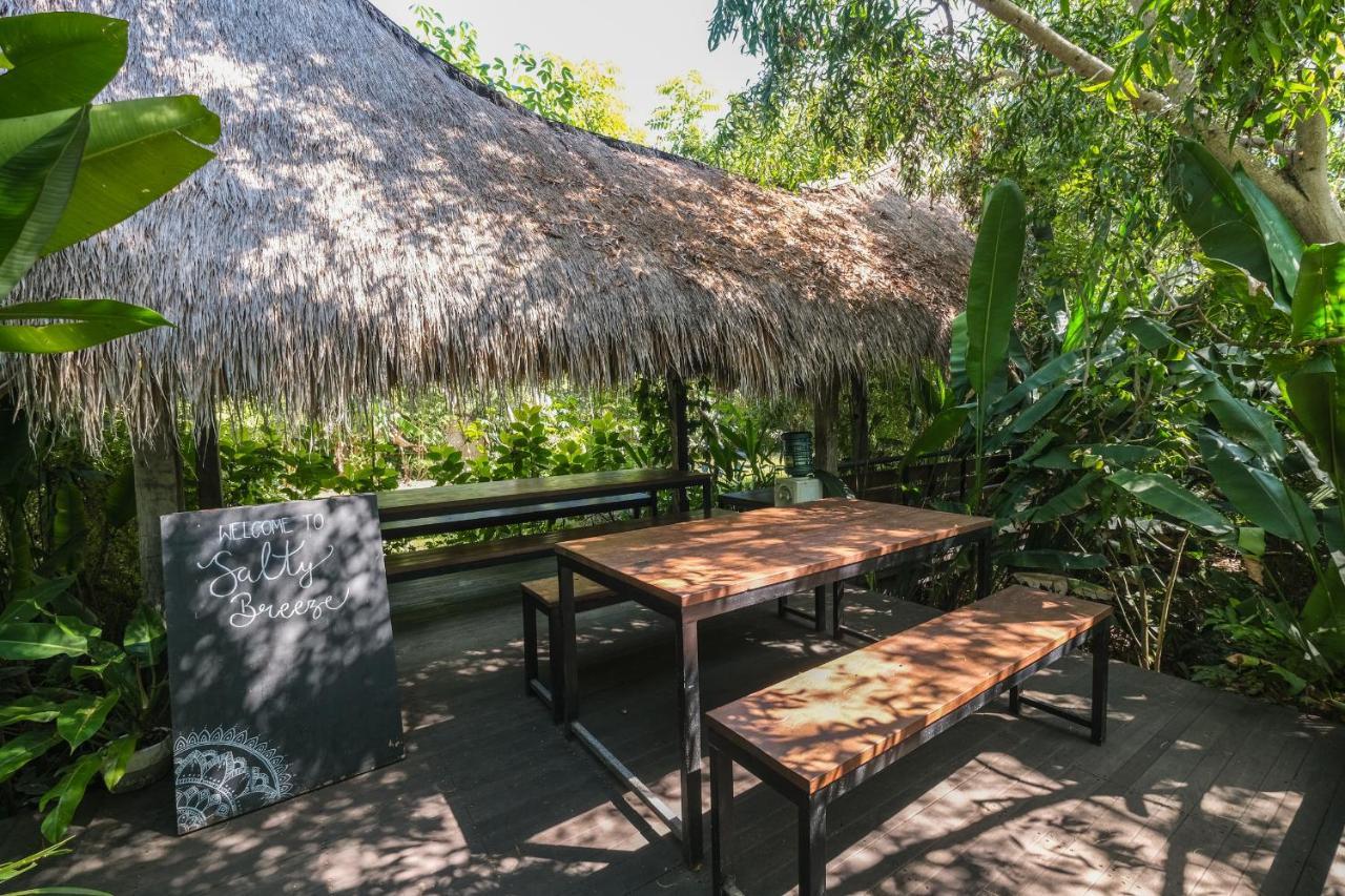 Salty Breeze Bali Hotel Ungasan  Exterior photo